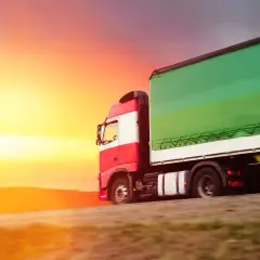 Ile waży ciągnik siodłowy z naczepą? Zaskakujące fakty i wagi
