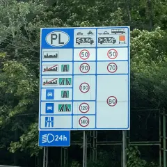 Co oznaczają ograniczenia prędkości na naczepie i ich konsekwencje